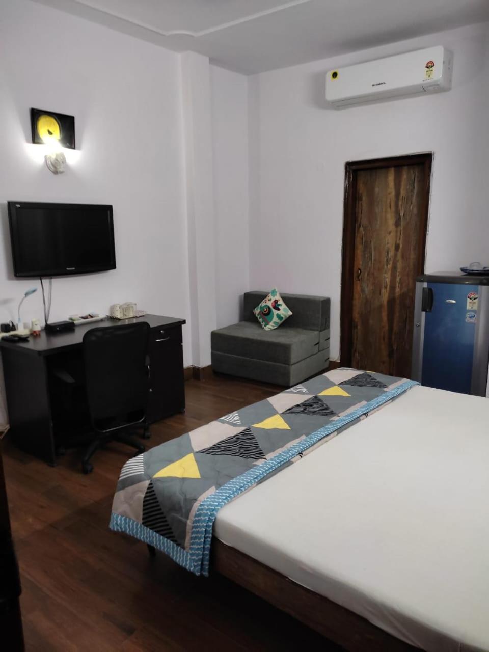 Tatvamasi Homestay New Delhi Luaran gambar