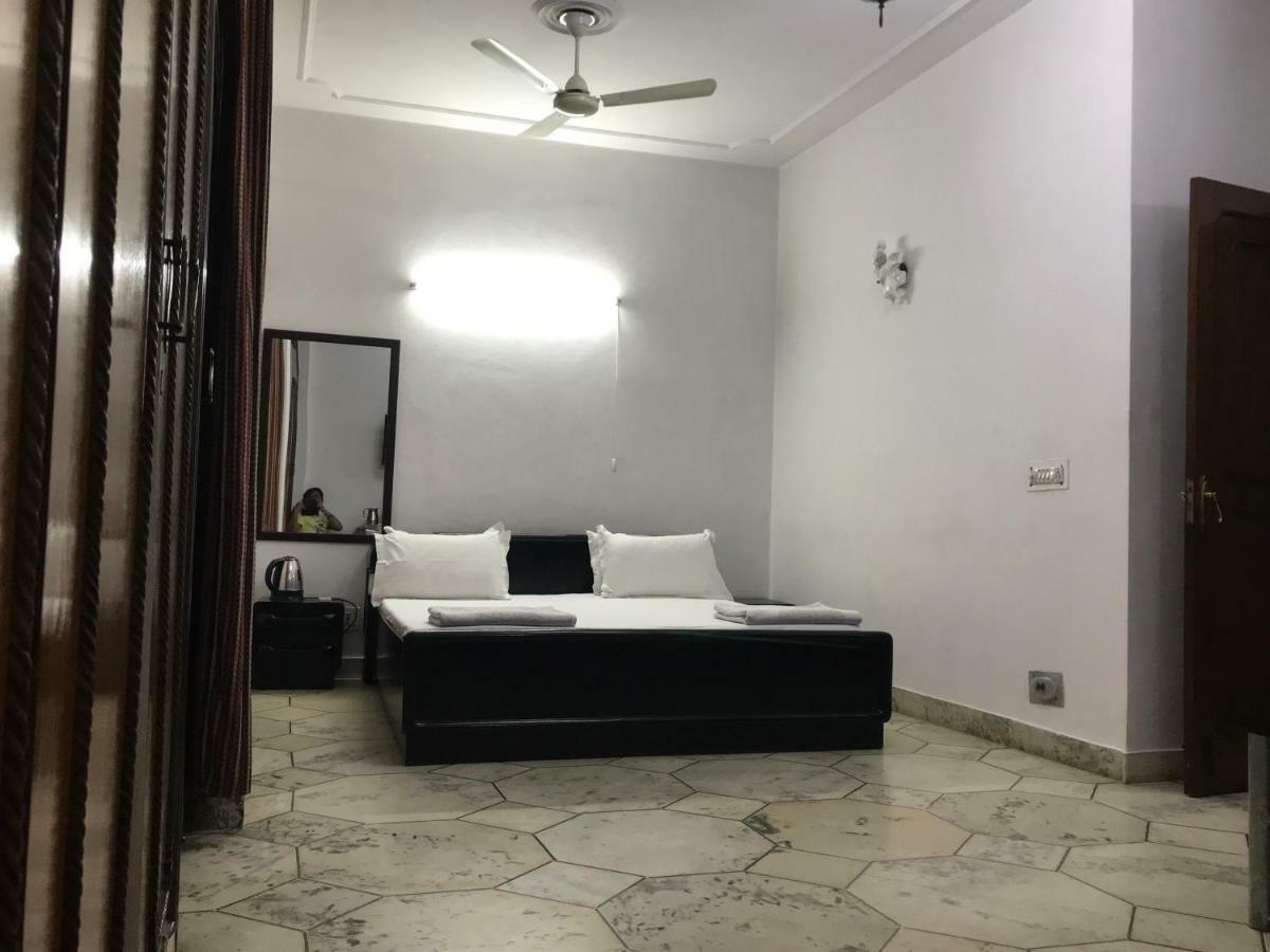 Tatvamasi Homestay New Delhi Luaran gambar