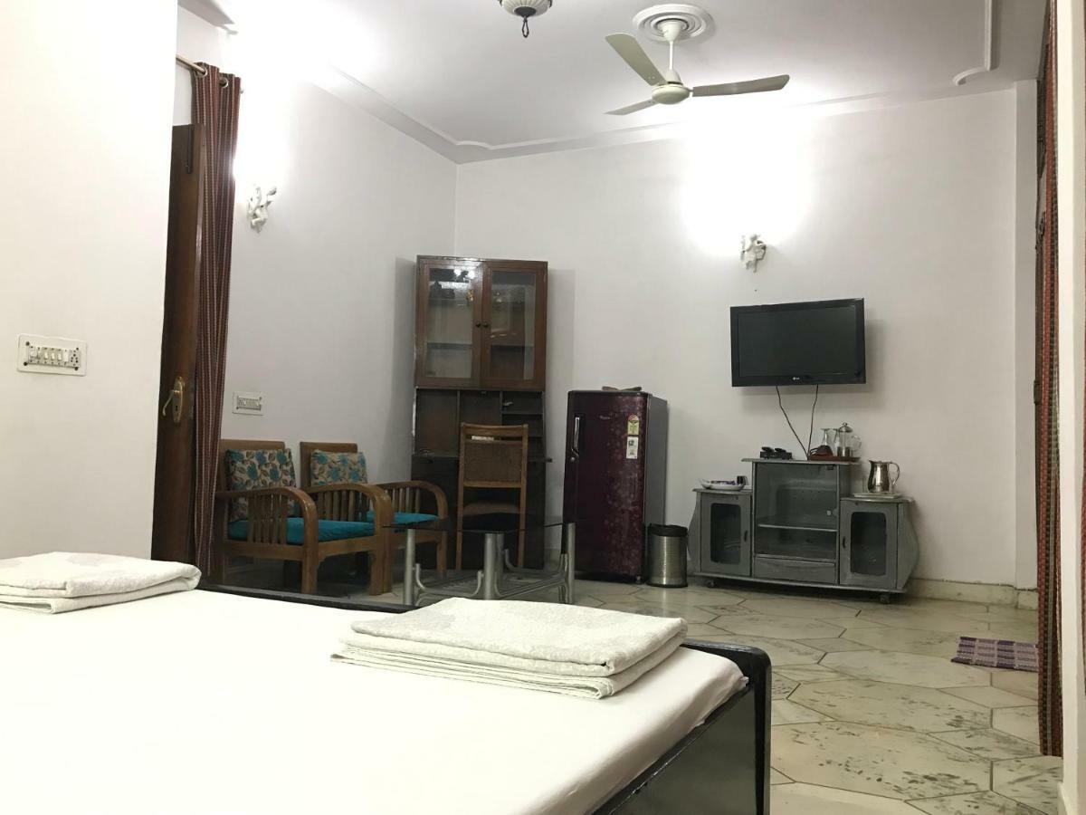 Tatvamasi Homestay New Delhi Luaran gambar