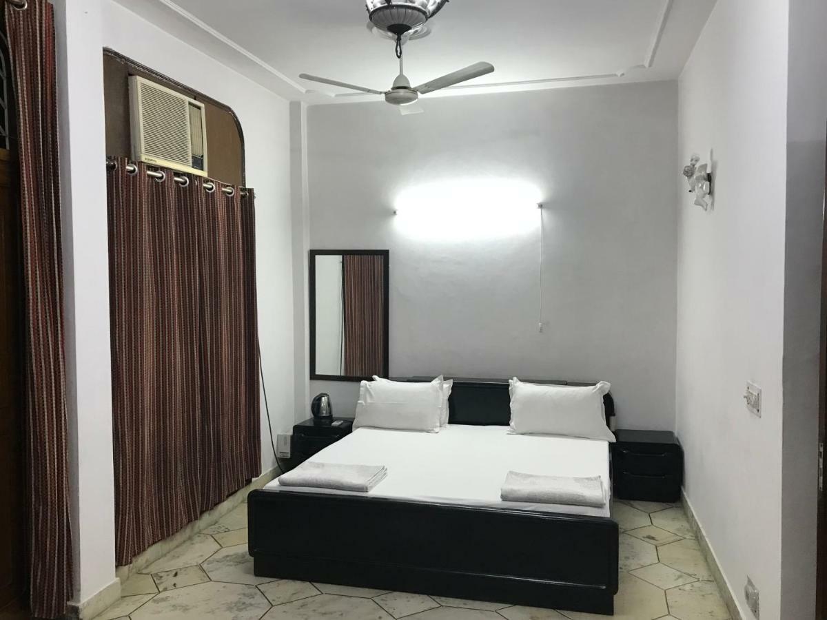 Tatvamasi Homestay New Delhi Luaran gambar