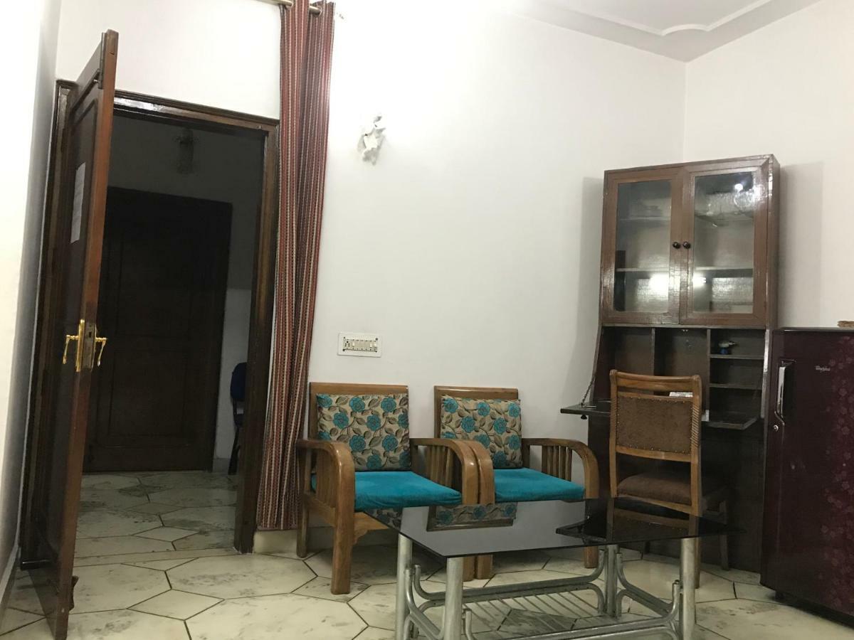 Tatvamasi Homestay New Delhi Luaran gambar